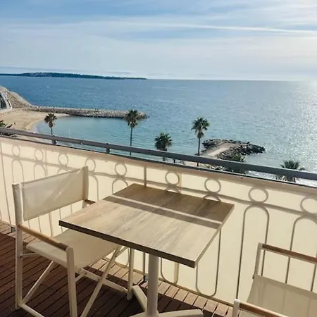 Face Proche Palais Cannes